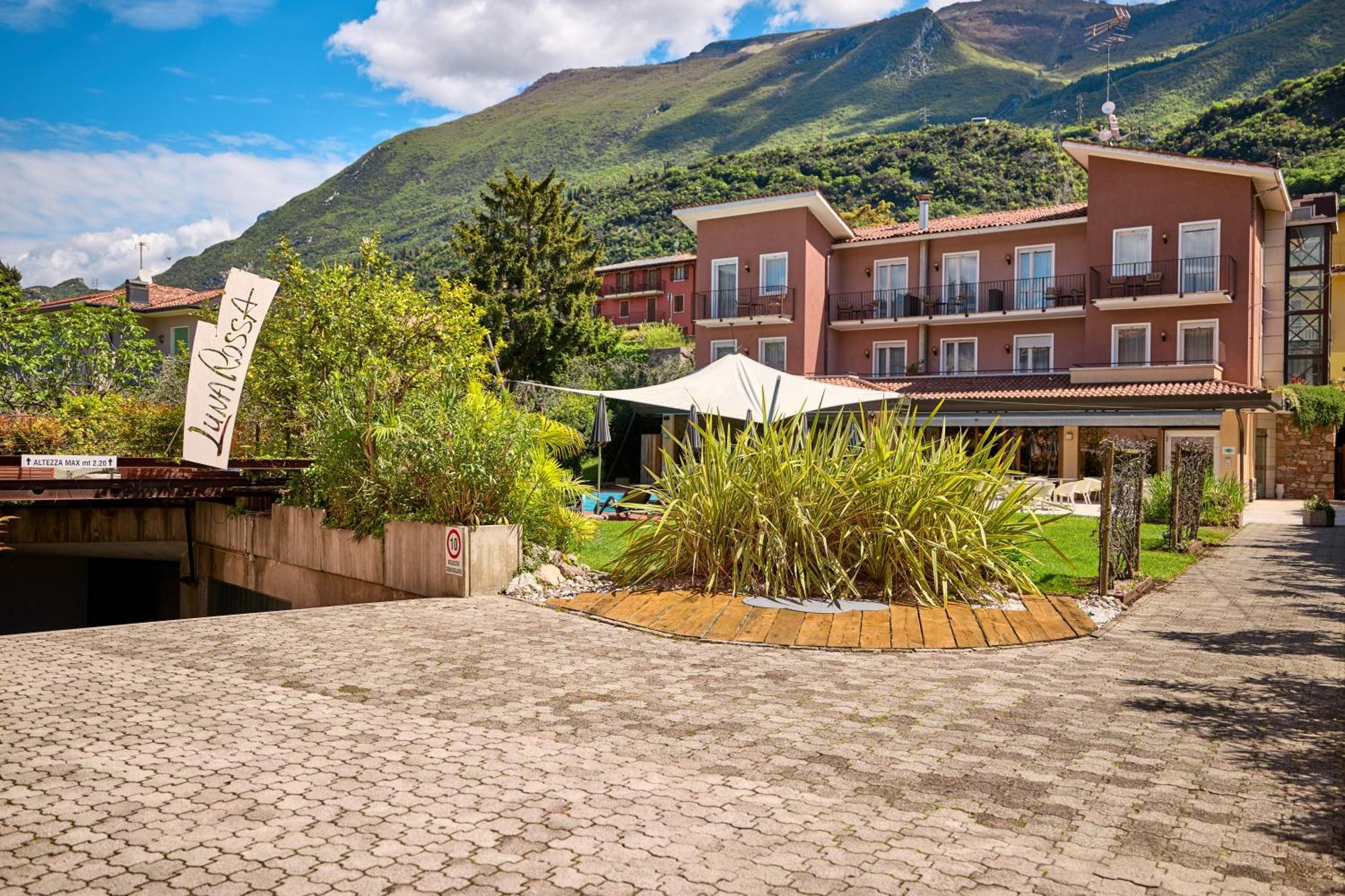 Ambienthotel Luna Rossa Malcesine Exterior foto